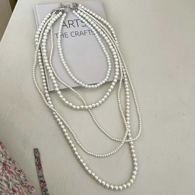 ロングネックレス ネックレス レディース パール ロング アクセサリー ジュエリー 上品 5連 大人エレガント 華やか ゴージャス お呼ばれ ２次会 パーティー ホワイト お洒落 休日 魅力的 ファッ